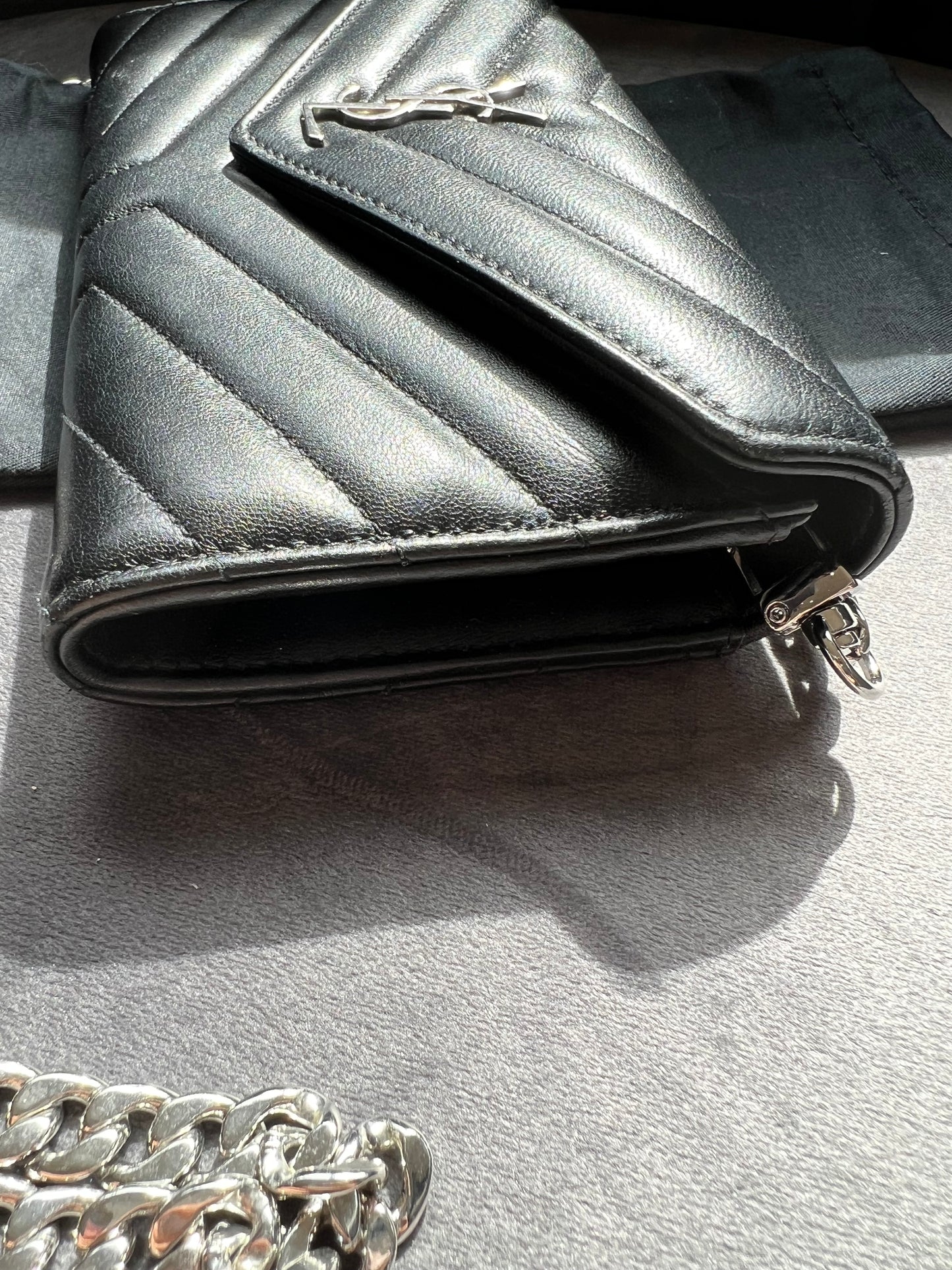 SAINT LAURENT Lou Lou Wallet on Chain