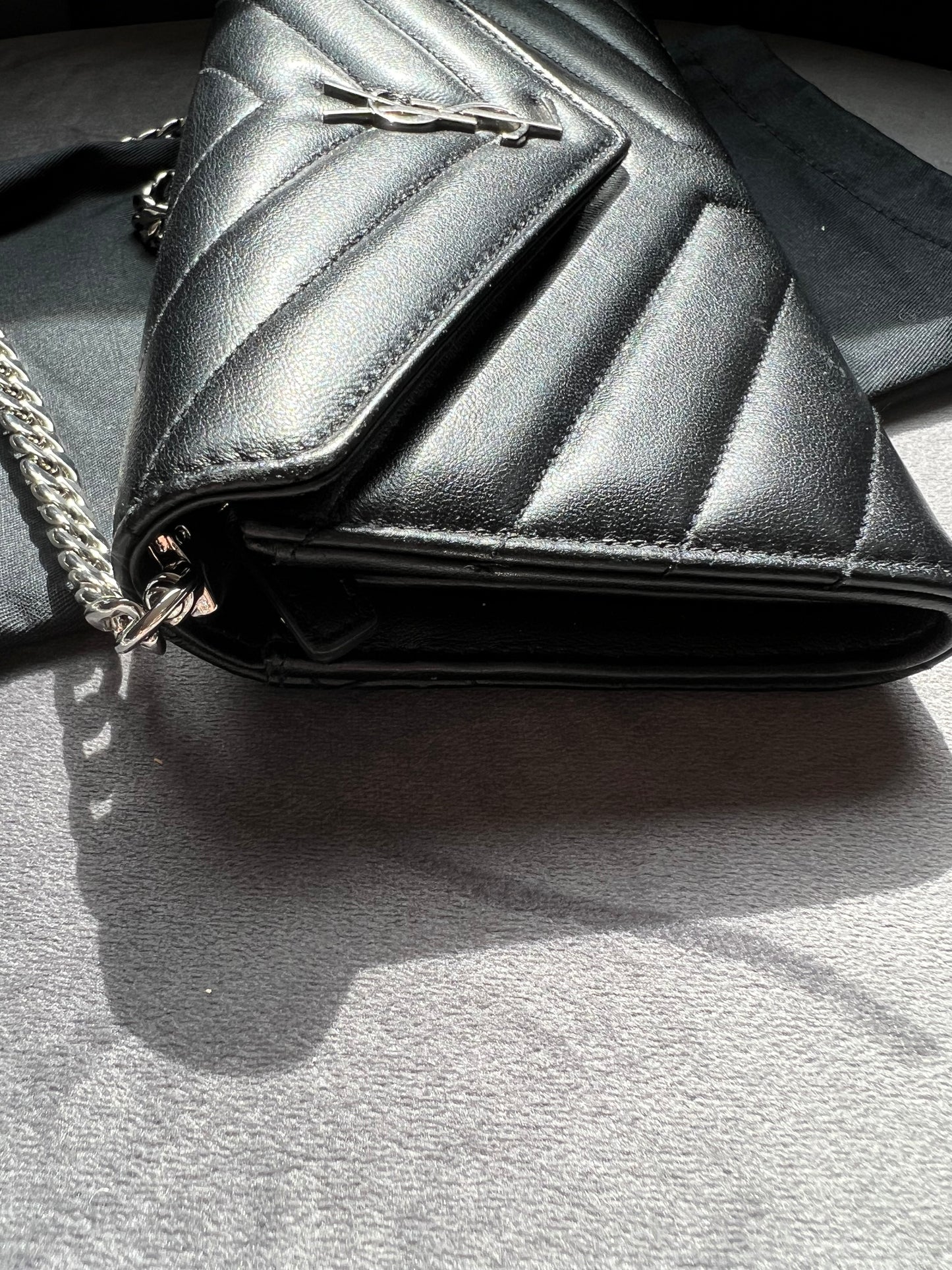 SAINT LAURENT Lou Lou Wallet on Chain