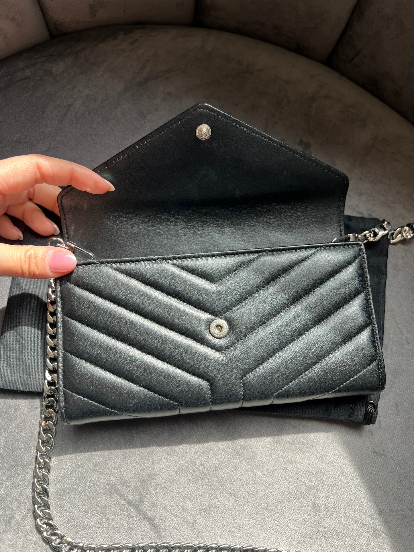 SAINT LAURENT Lou Lou Wallet on Chain