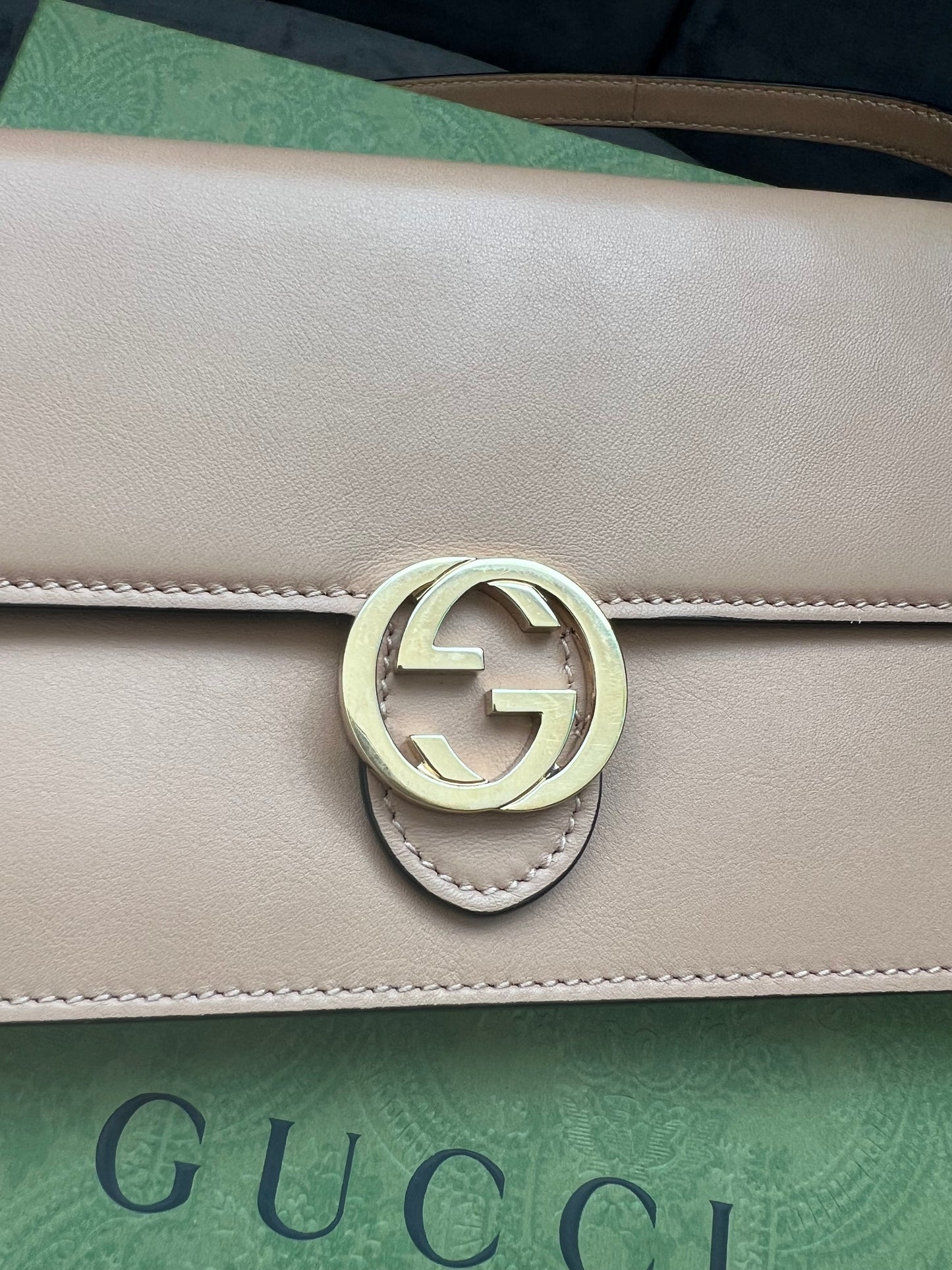 Gucci Icon Camelia wallet on chain