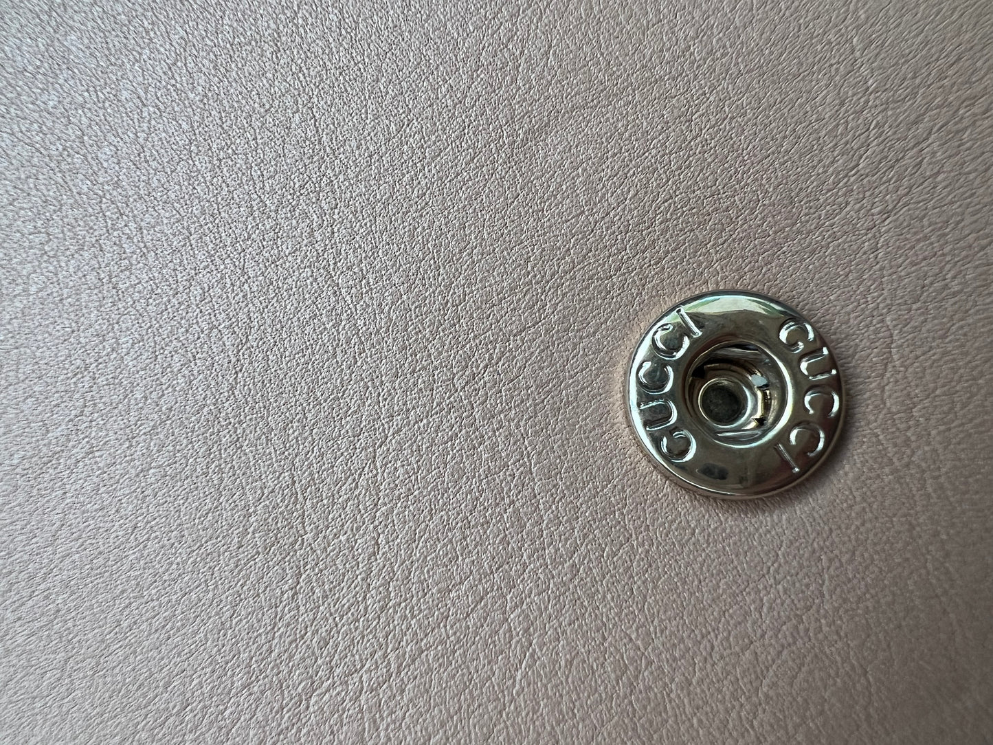 Gucci Icon Camelia wallet on chain