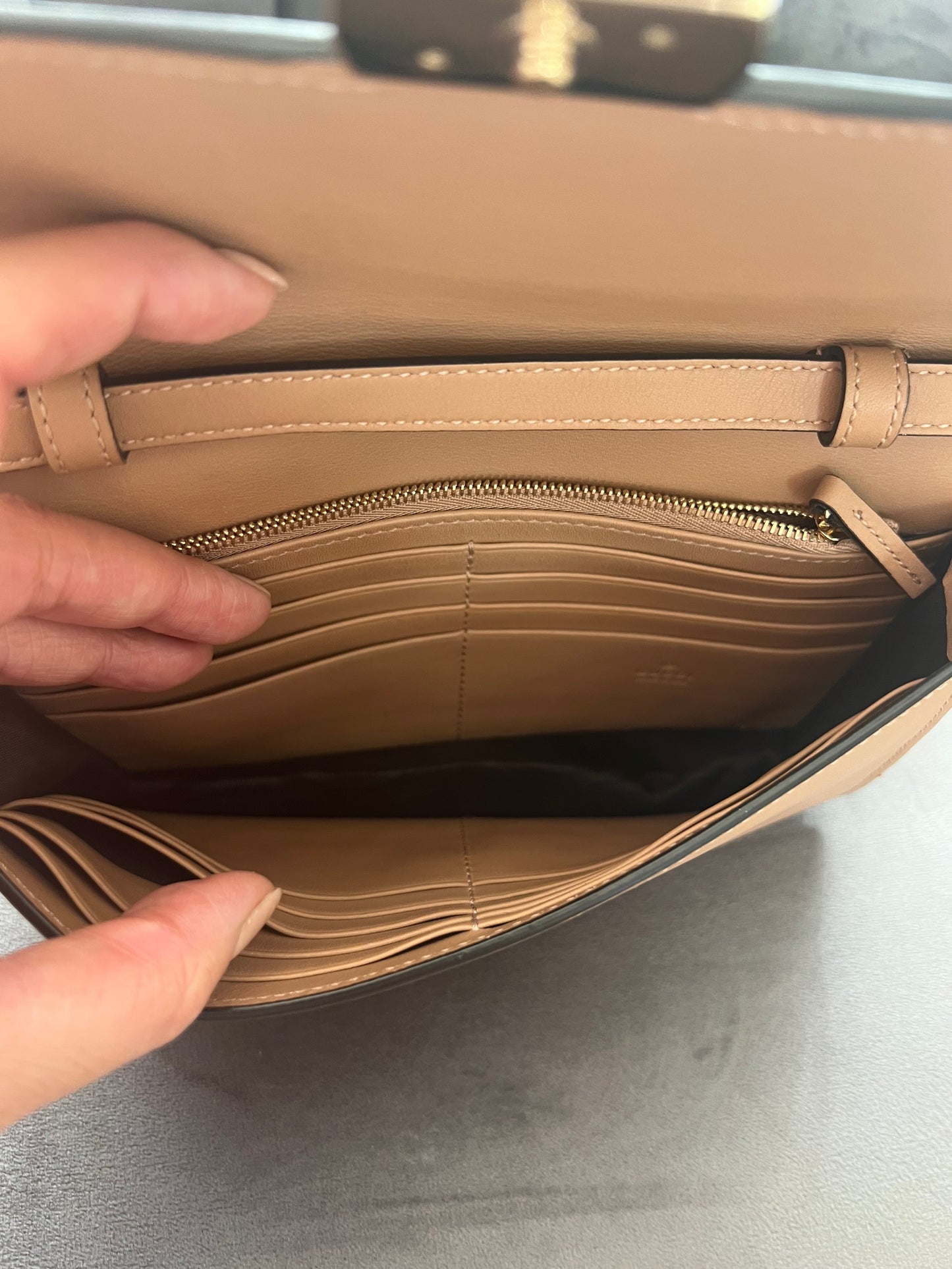 Gucci Icon Camelia wallet on chain