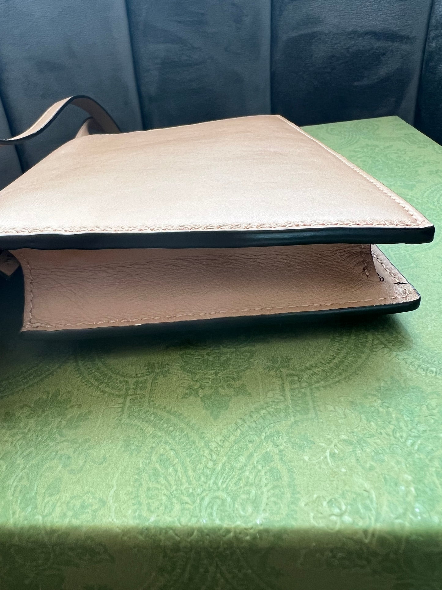 Gucci Icon Camelia wallet on chain
