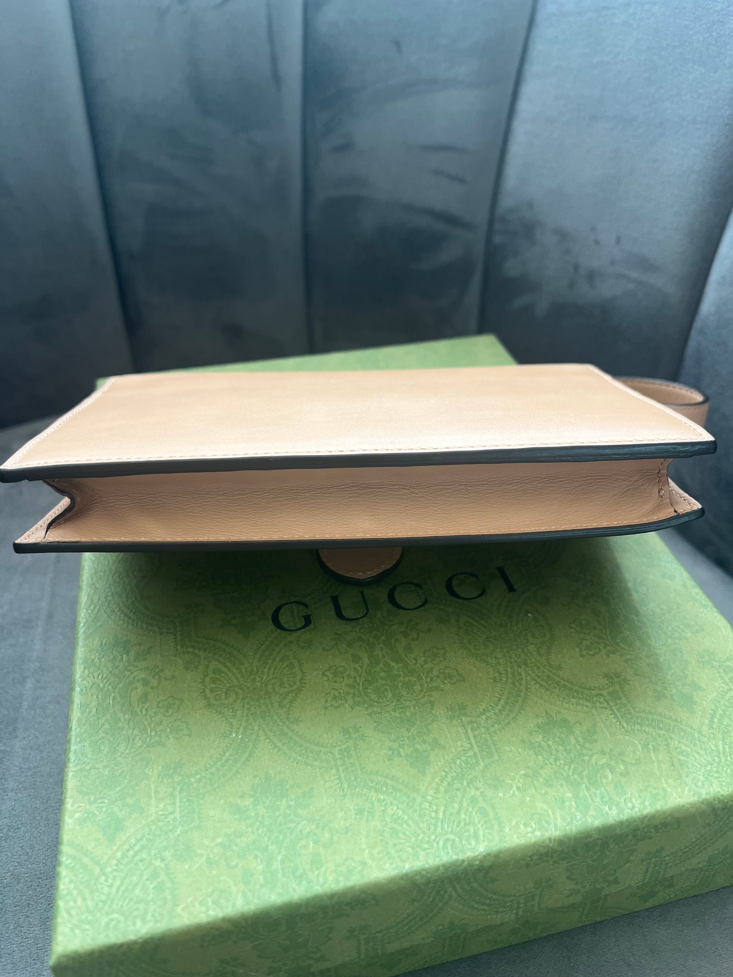 Gucci Icon Camelia wallet on chain
