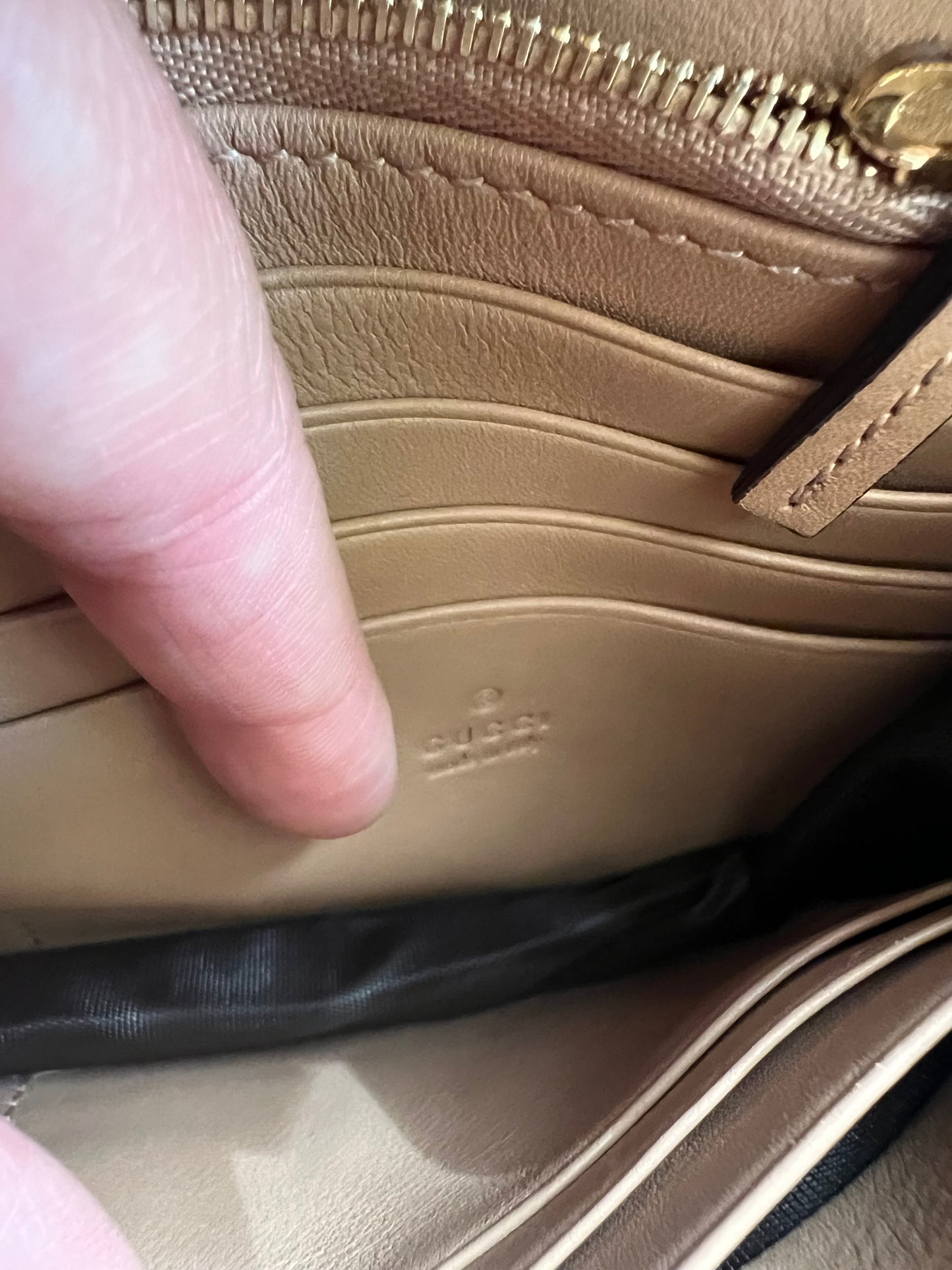Gucci Icon Camelia wallet on chain