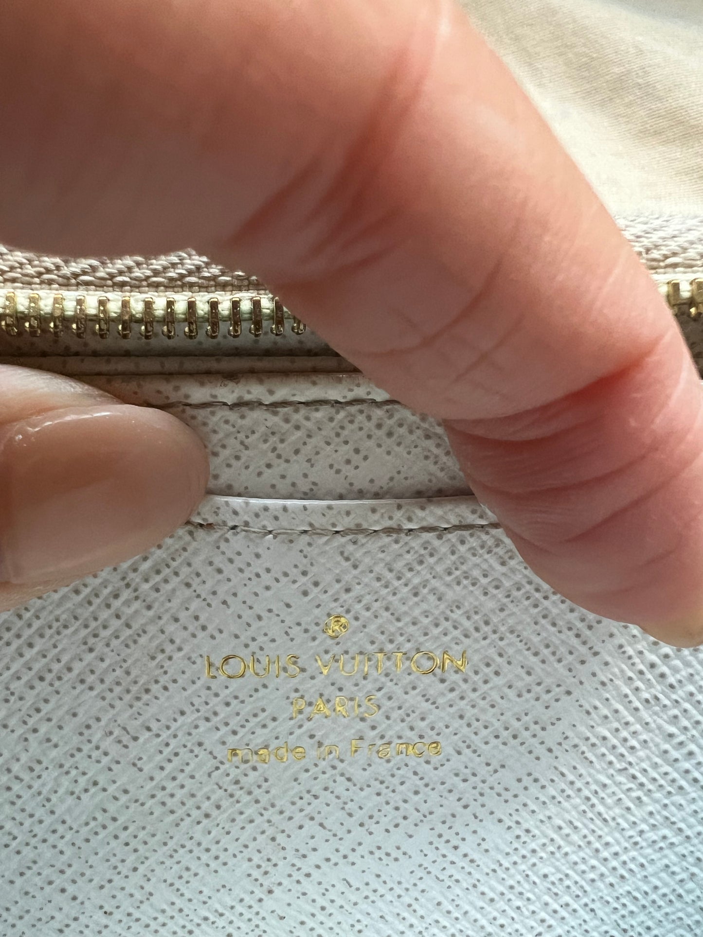 LOUIS VUITTON Love Lock Zippy Wallet White Epi Leather