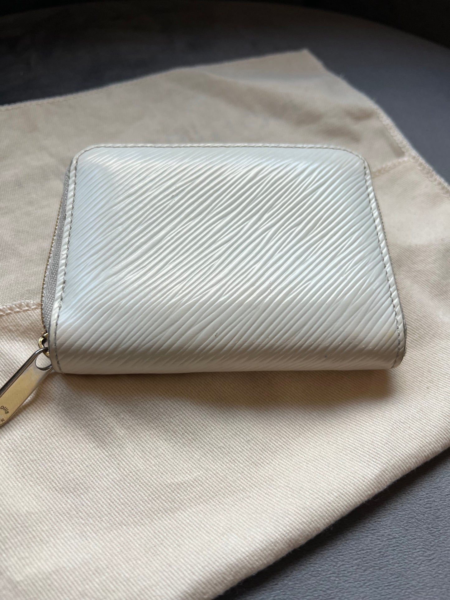 LOUIS VUITTON Love Lock Zippy Wallet White Epi Leather