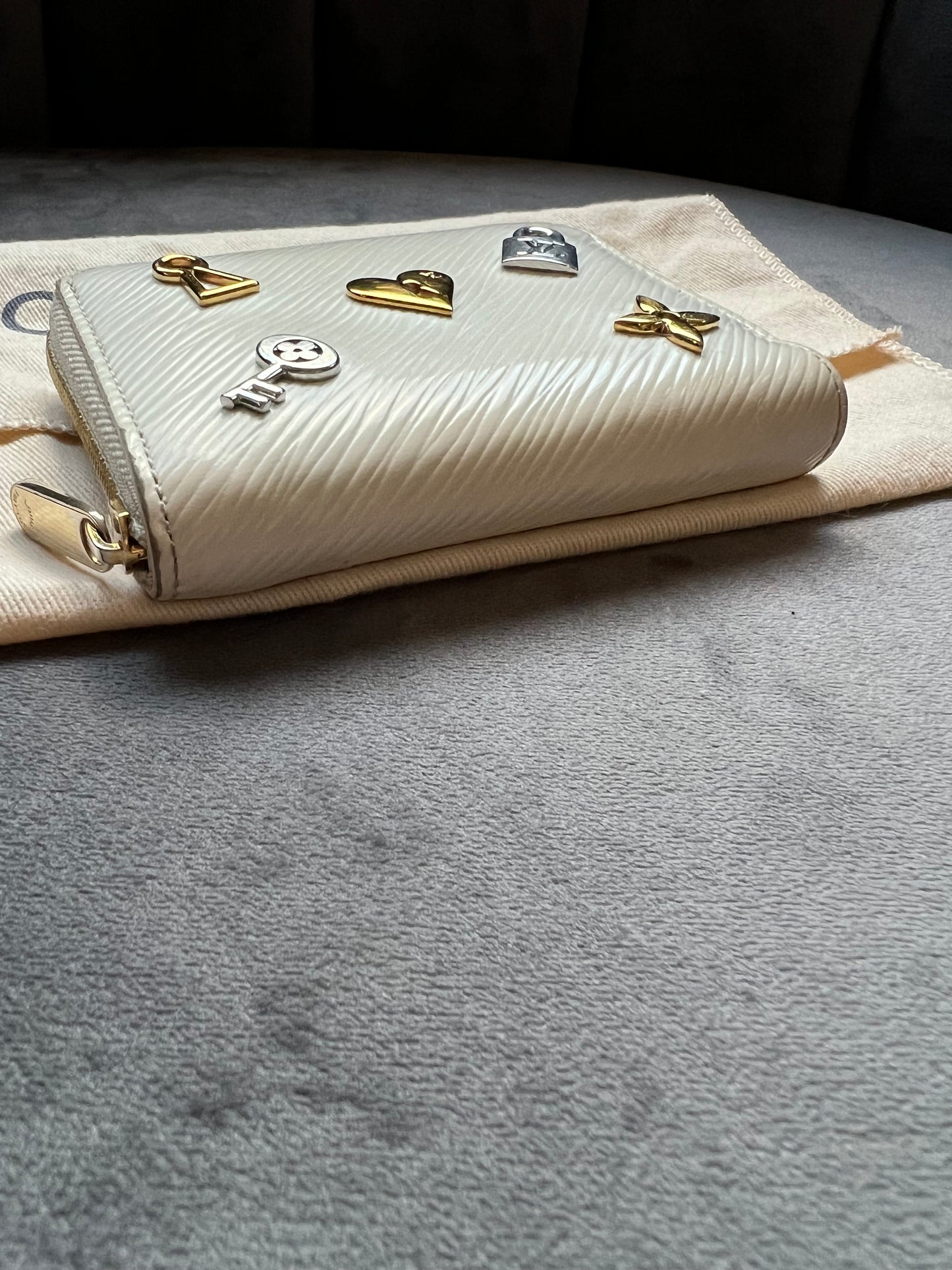 LOUIS VUITTON Love Lock Zippy Wallet White Epi Leather
