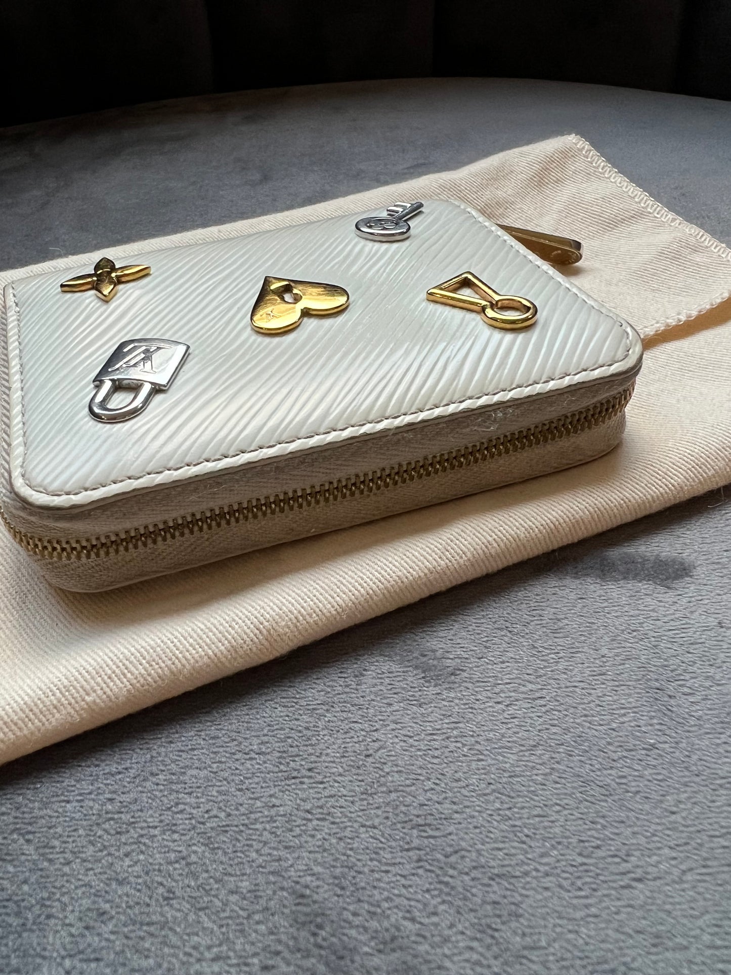 LOUIS VUITTON Love Lock Zippy Wallet White Epi Leather
