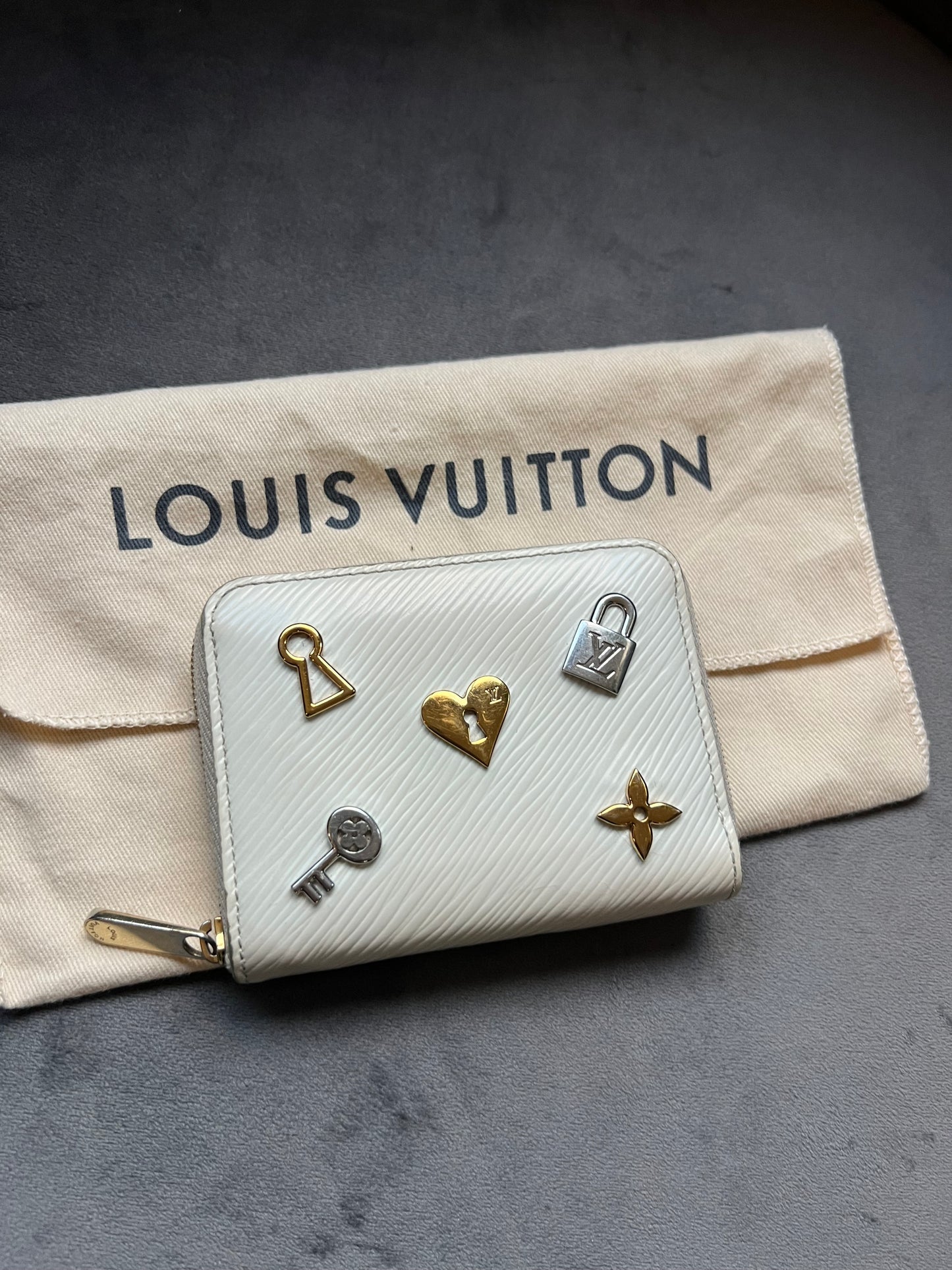 LOUIS VUITTON Love Lock Zippy Wallet White Epi Leather