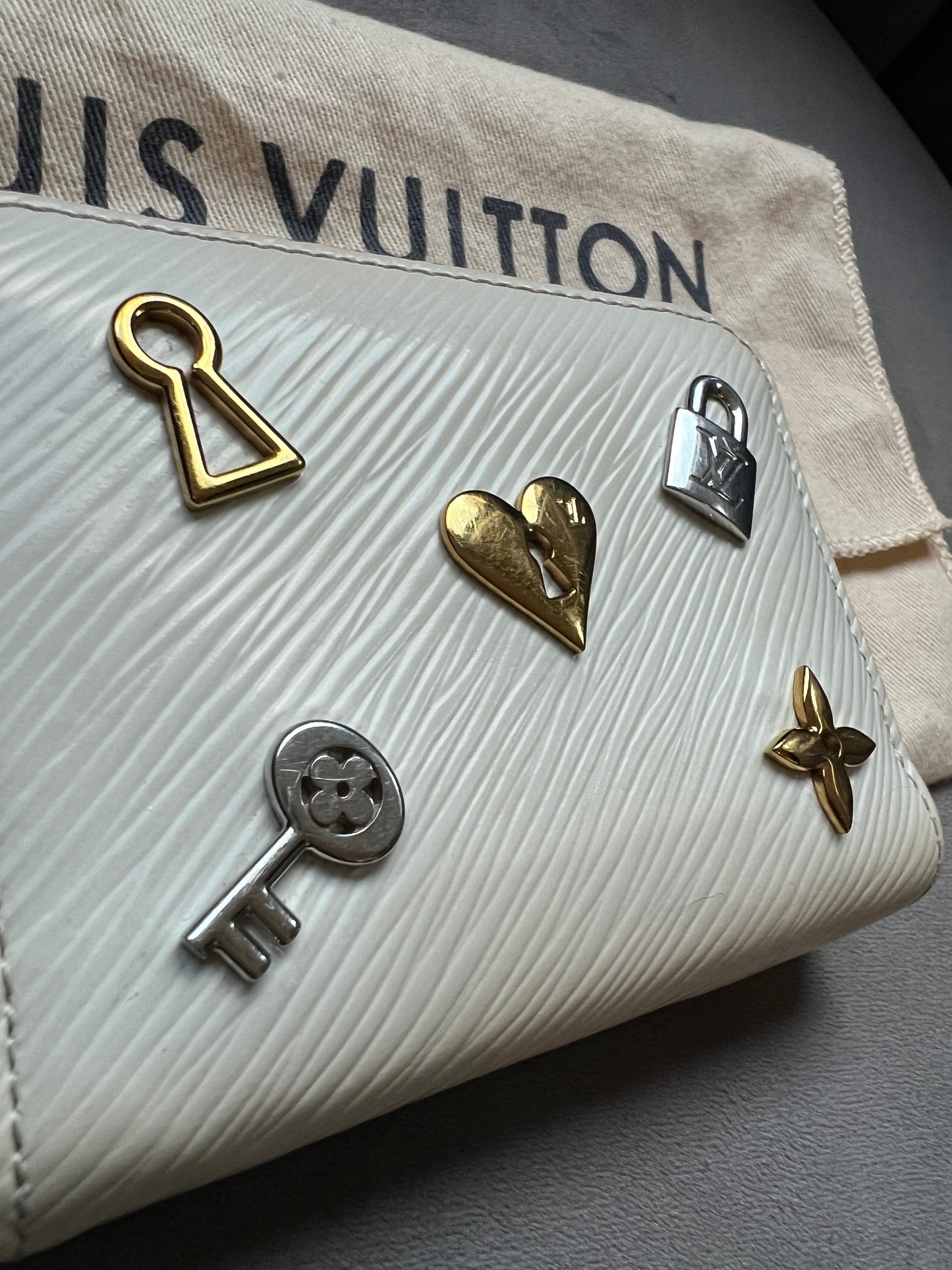 LOUIS VUITTON Love Lock Zippy Wallet White Epi Leather
