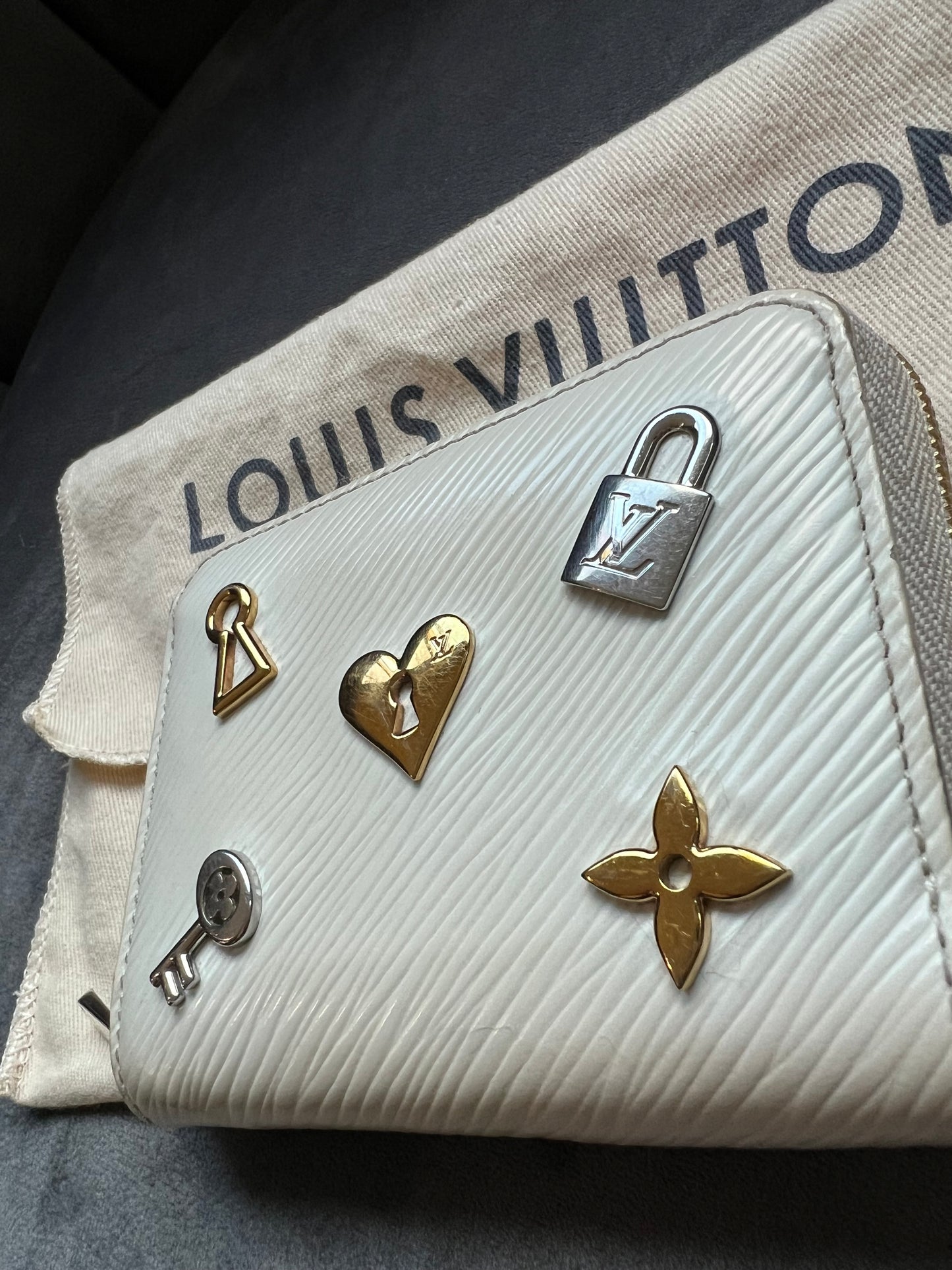 LOUIS VUITTON Love Lock Zippy Wallet White Epi Leather