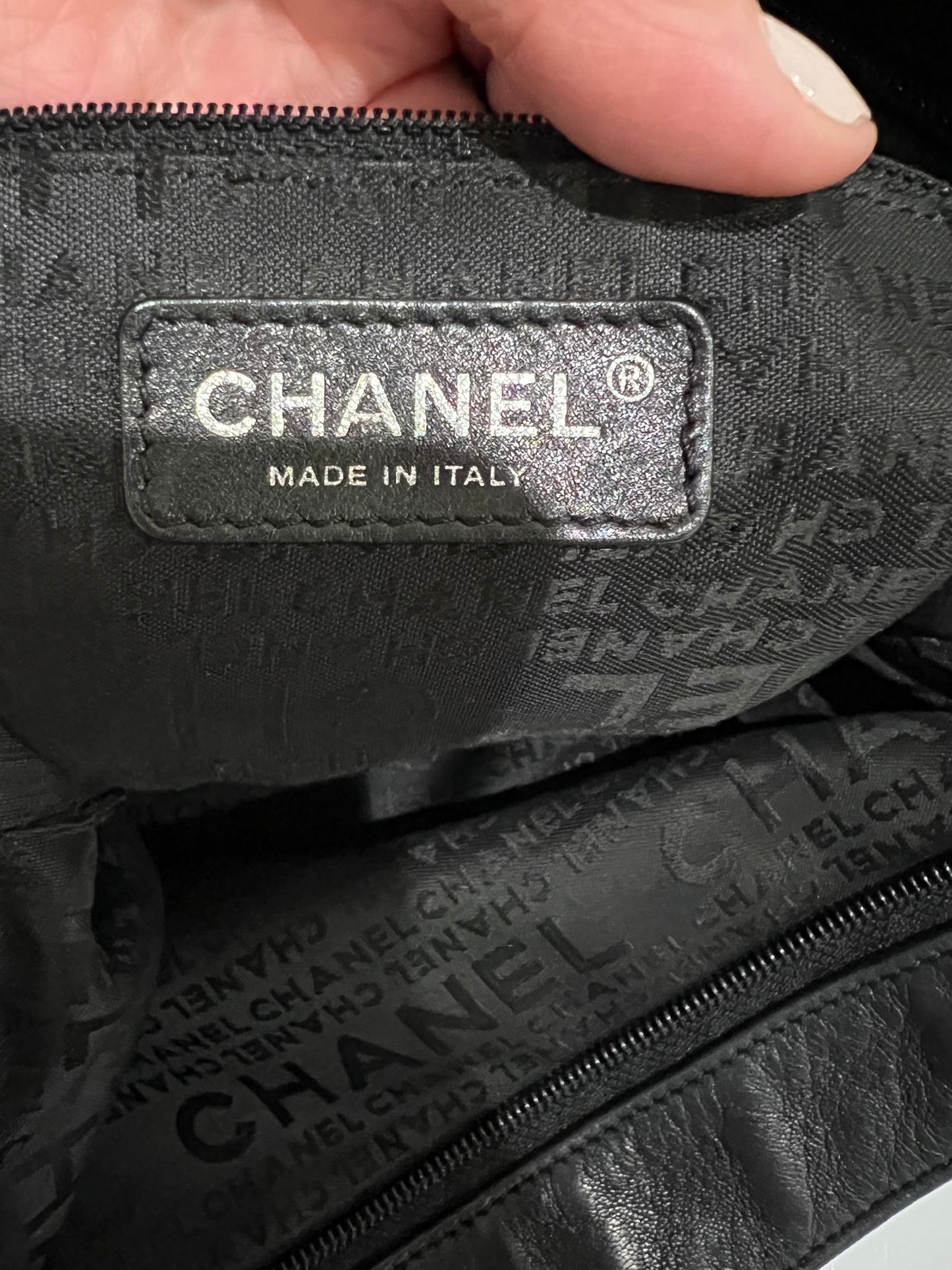 Final sale price - CHANEL Lambskin Ultimate Soft Hobo Tote in Black
