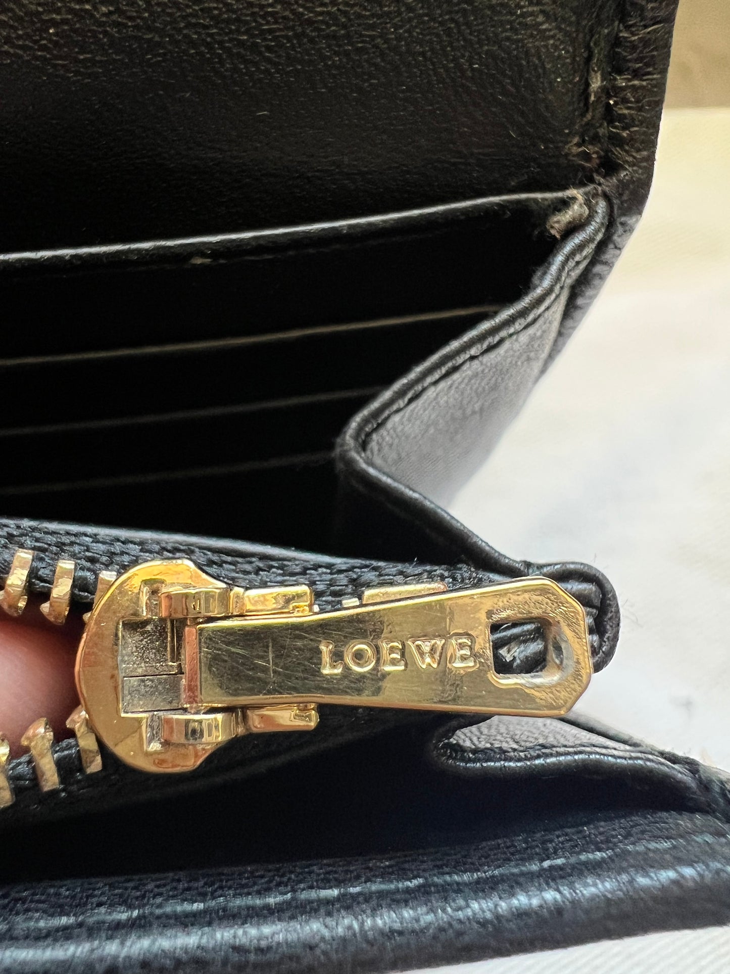 Loewe anagram wallet on chain