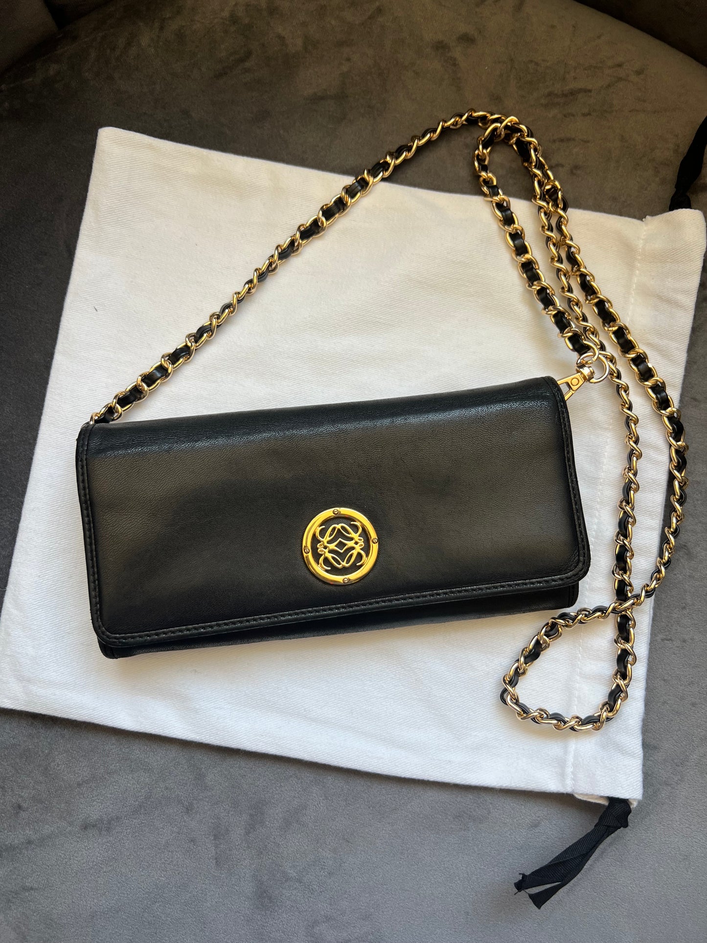 Loewe anagram wallet on chain