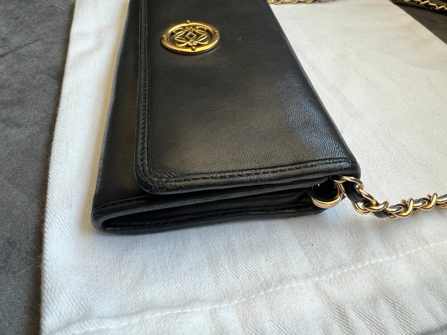 Loewe anagram wallet on chain