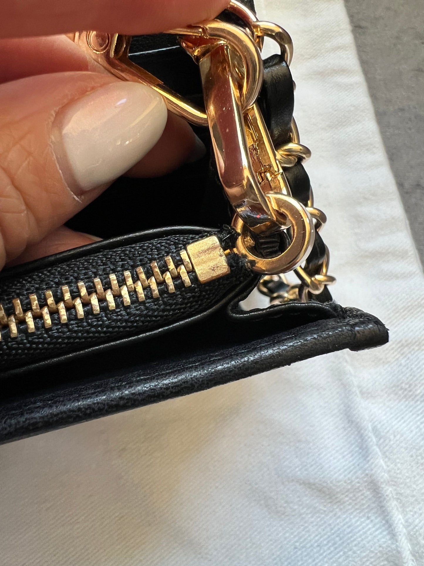 Loewe anagram wallet on chain