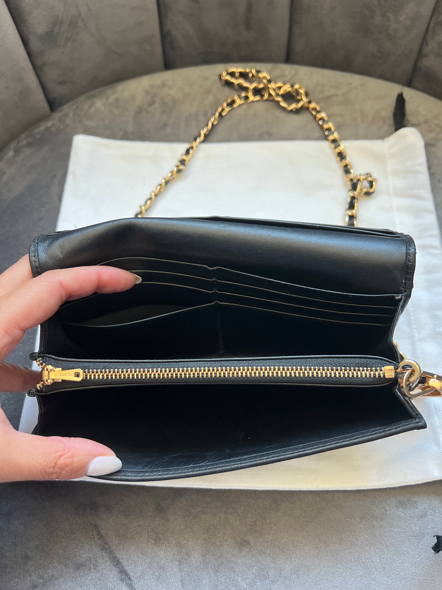 Loewe anagram wallet on chain