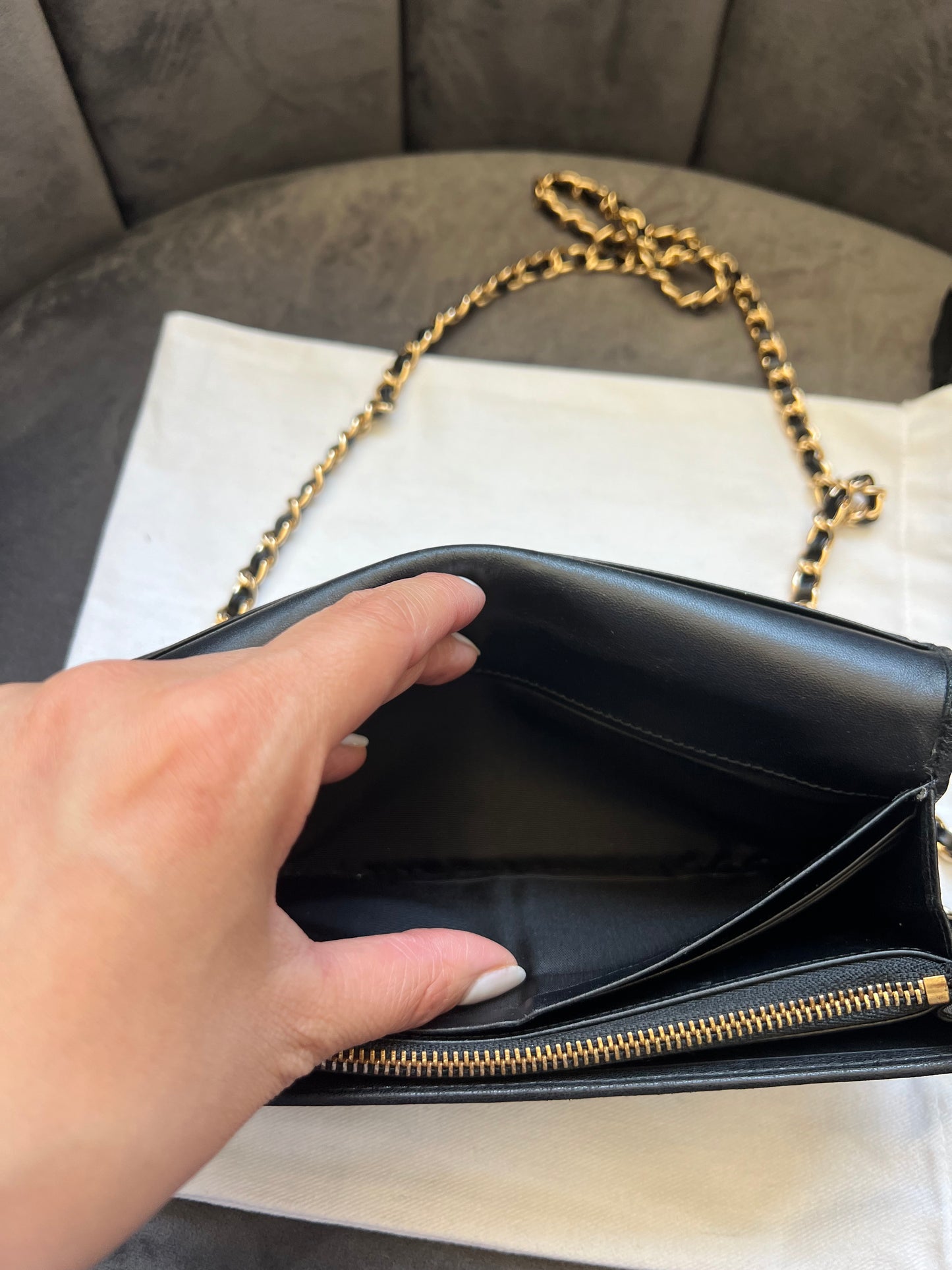 Loewe anagram wallet on chain