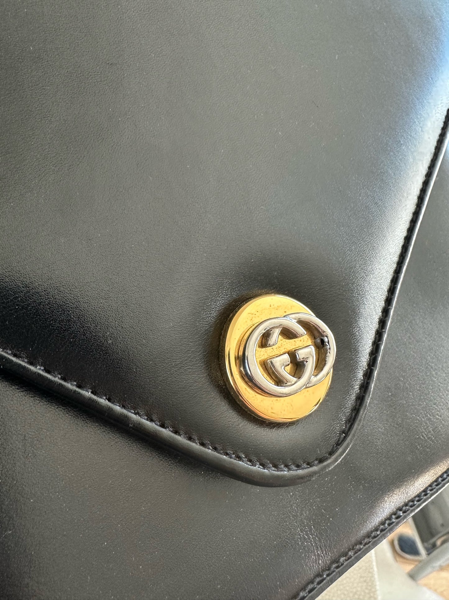 Vintage Gucci Black Crossbody with adjustable straps