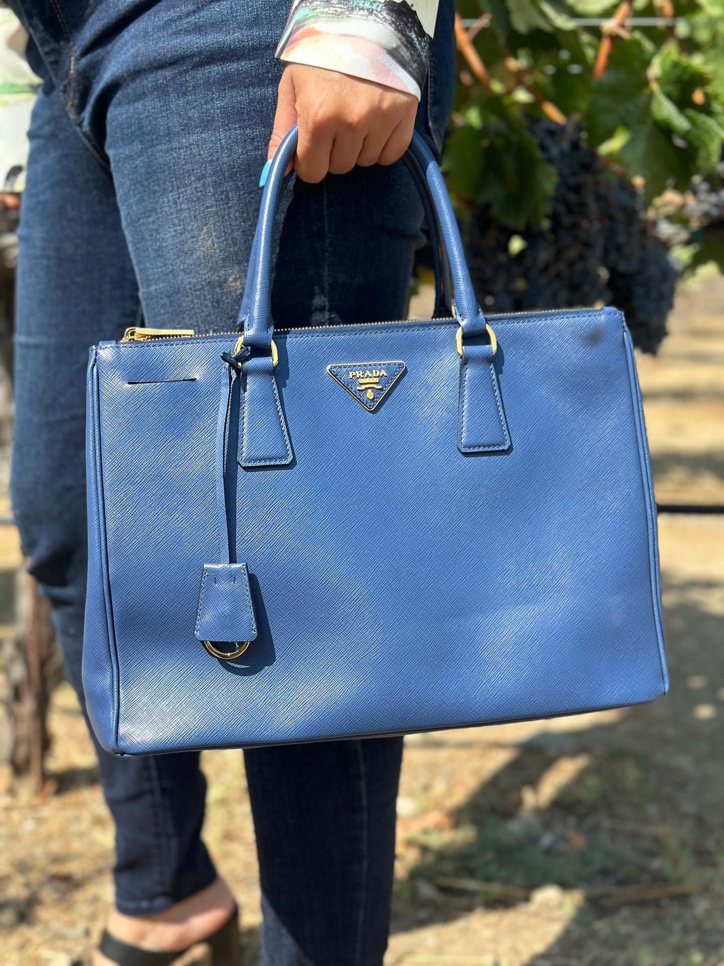 Prada saffiano tote large blue