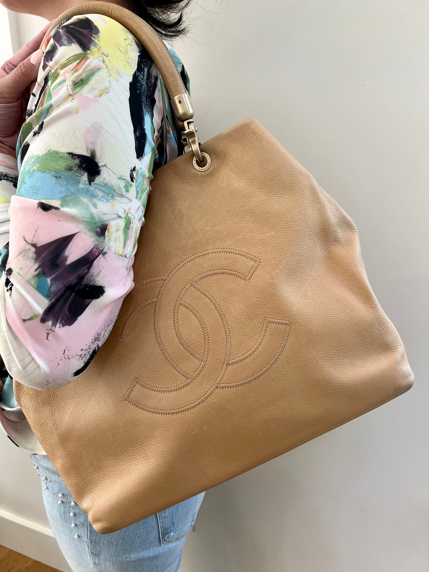 Chanel caviar beige vintage tote