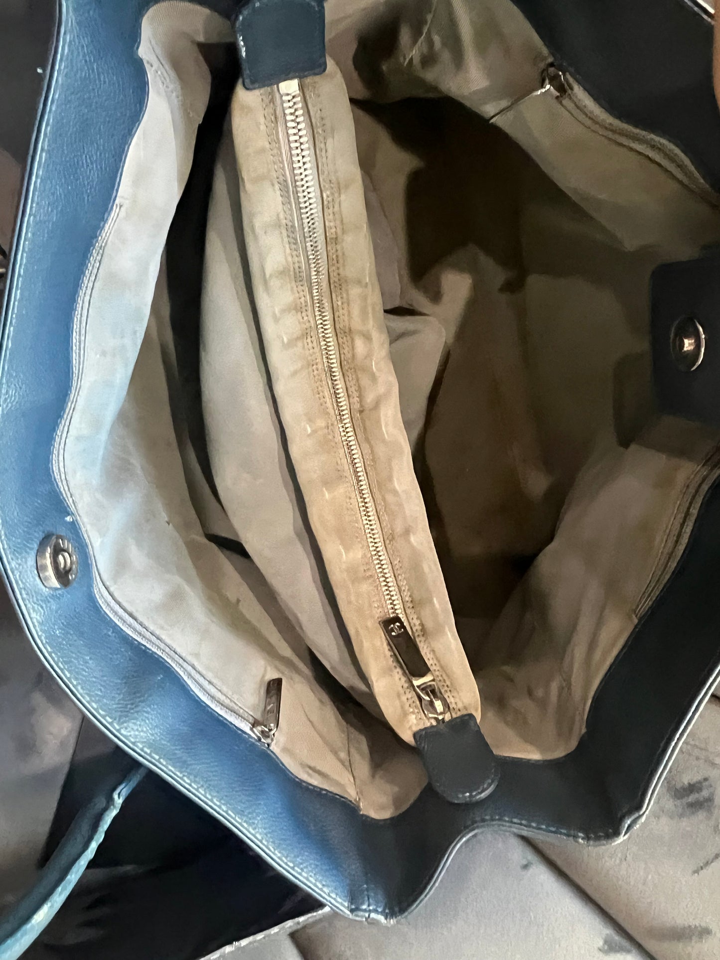 CHANEL Executive Cerf Tote