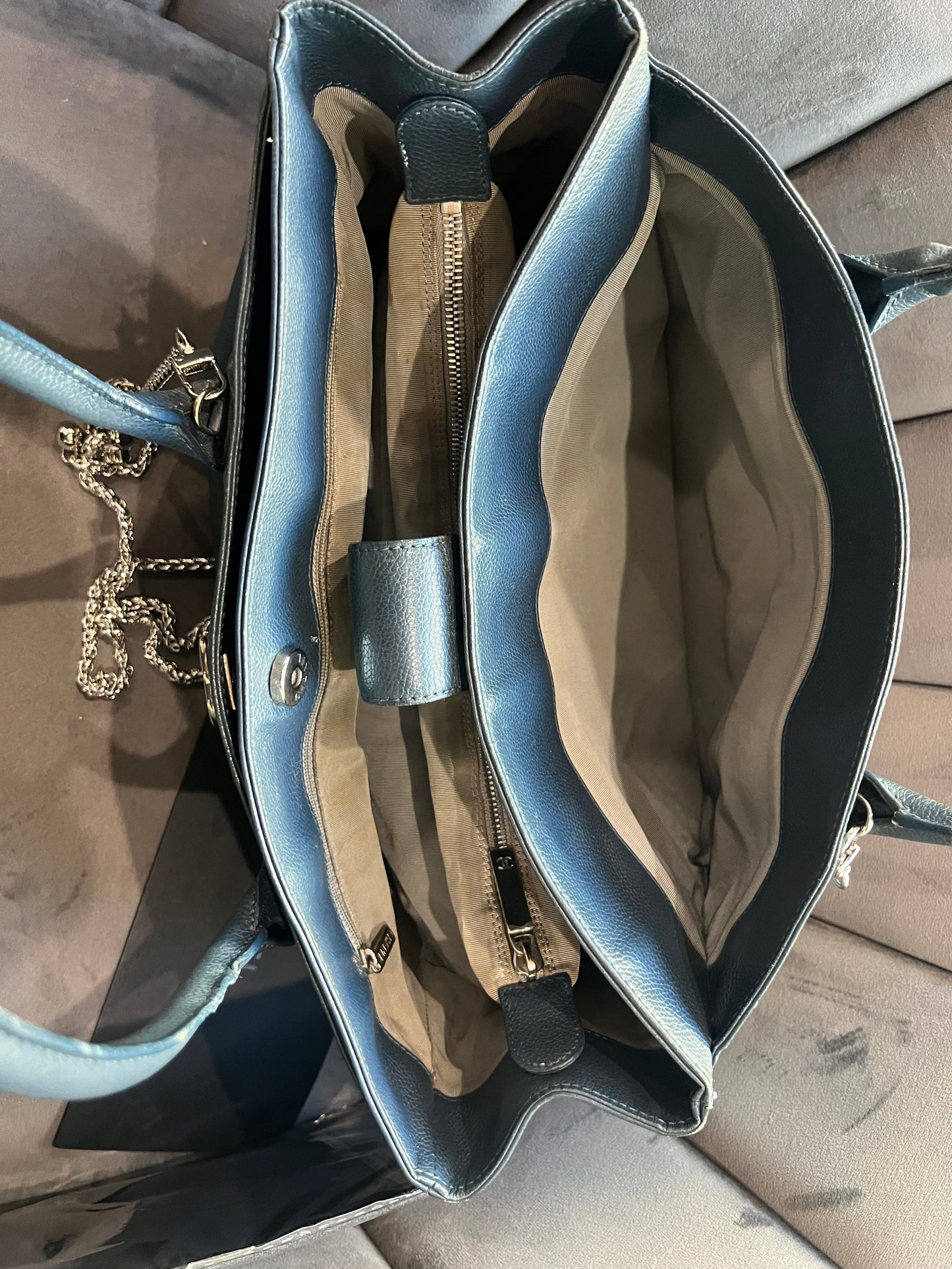 CHANEL Executive Cerf Tote