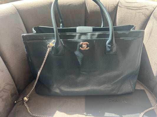 CHANEL Executive Cerf Tote
