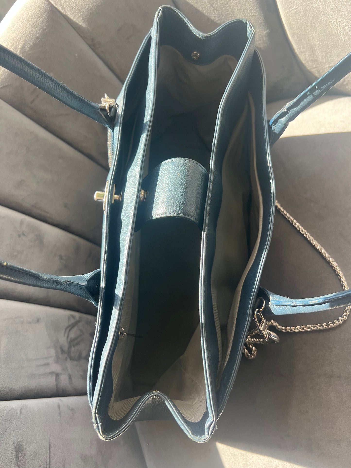 CHANEL Executive Cerf Tote