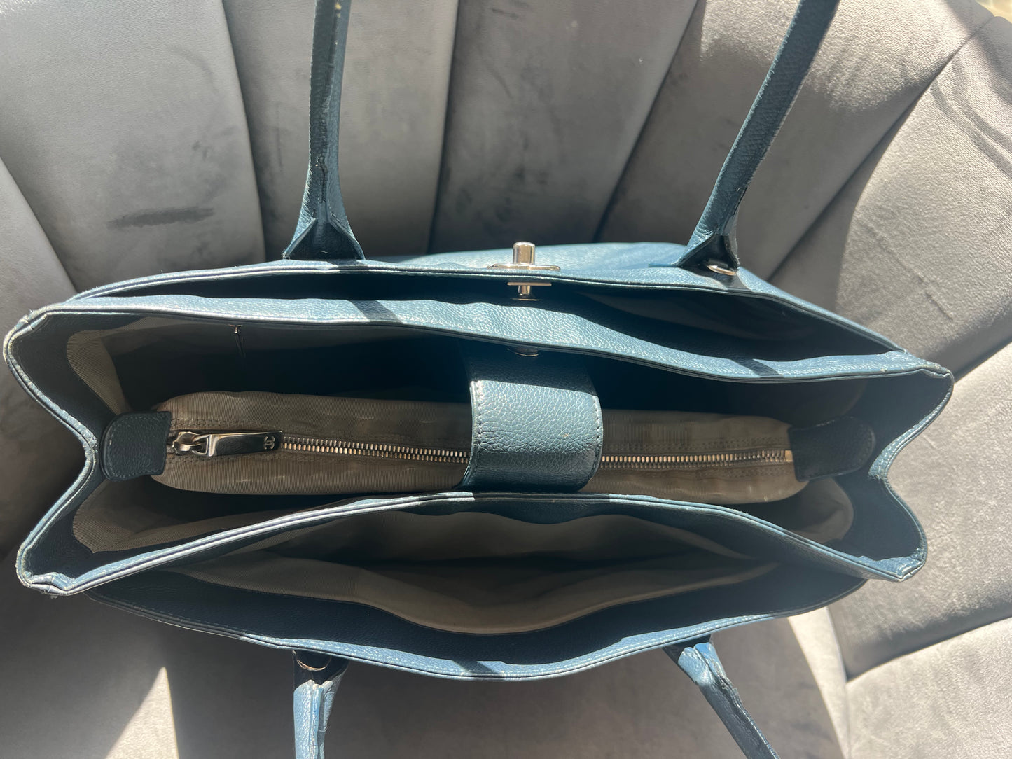 CHANEL Executive Cerf Tote