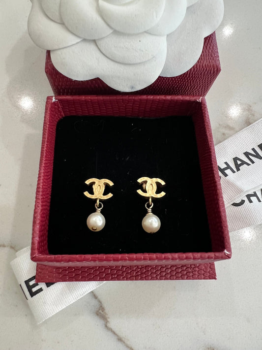 Vintage Chanel CC pearl drop earrings